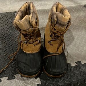 Bearpaw Women’s  Brown and Black Winter Boots 10